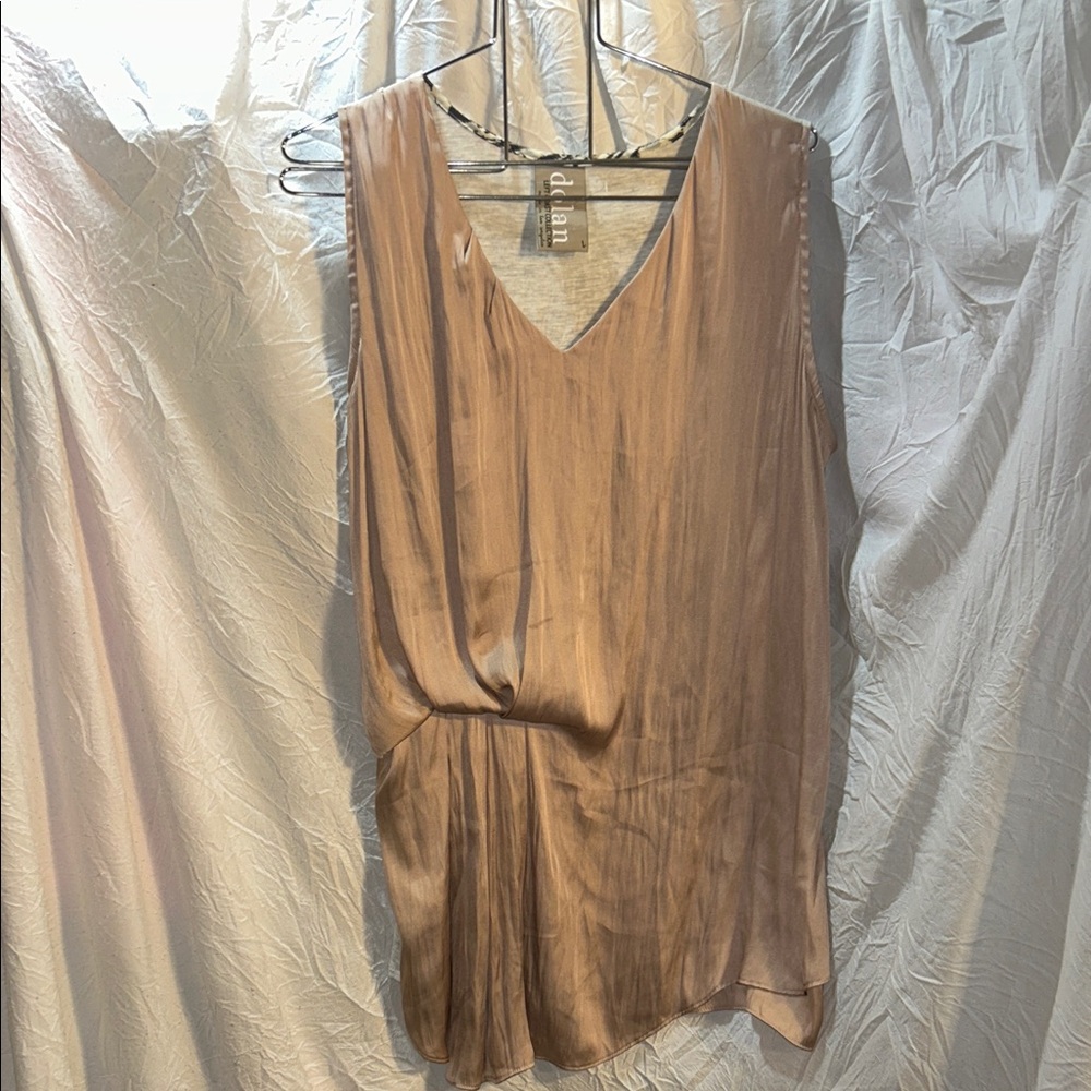 Dolan V-Neck Sleeveless Top in Soft Brown size large.  NWOT